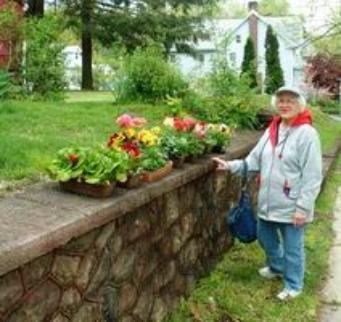 Queen and flowers 2